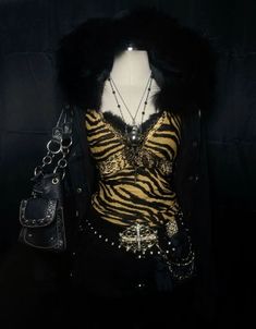 Y2k Inspo Outfits, Outfit Idea Y2k, 2000s Gyaru, Rokku Gyaru, Leopard Outfit, Y2k Leopard Print, Y2k Inspo, Glam Y2k