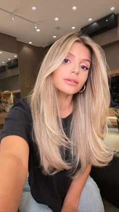 Hair Inspiration Medium, Summer Blonde Hair, Silver Blonde Hair, Summer Blonde, Hair Inspiration Long, Blonde Hair Looks, Blonde Hair Inspiration, Blonde Hair With Highlights, Hair Stylist Life