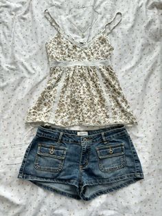 Outfit inspo, inspiration, summer, fitspo, aesthetic, fashion, beach, 2000s, babydoll top How To Style Babydoll Top, Babydoll Top Outfit Aesthetic, Babydoll Tops Outfit, Cute Babydoll Tops, Babydoll Top Outfit Summer, Costal Aesthic Outfits, 2000 Summer Outfits, 2000s Fashion Outfits Summer, Thrift Inspo Summer