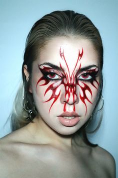 Graphic Liner Ideas Goth, Makeup No Eyebrows, Red Demon Makeup, Red Face Makeup, Demonic Makeup, Makeup No Lashes, Horror Makeup Looks, Medieval Makeup, Succubus Makeup