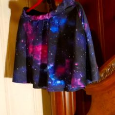 Hot Topic Sz L Galaxy Mini Skirt Polyester And Spandex W/Pockets Skirt Is Flair Skirts Hot, Hot Topic Dresses, Skirts With Pockets, Purple Black, Hot Topic, Purple And Black, Mini Skirt, Womens Skirt, Mini Skirts