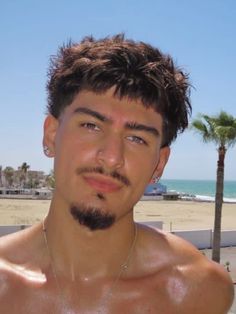 Haircuts For Mexicans, Mens Haircut Inspiration, Guys Hairstyles For Straight Hair, Choppy Mens Haircut, Mullet Beard Men, Australian Haircuts Men, Blowout Fringe Men, Mens Growing Out Hairstyles, Man Straight Haircut