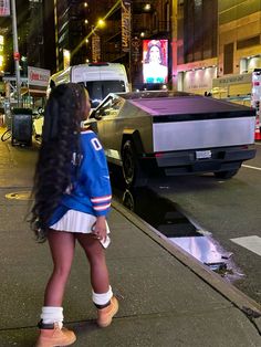 Ig/tiktok @naomi.mika Streetwear Fashion Mini Skirt, Fun Shoes Outfit, Outfits Ideas With Sneakers, Botegga Shoes Outfit, Girly Outfits With Jordans, Cute Outfits Black Women Birthday, Mini Skirt Concert Outfit Black Women, Blue And Black Outfit Black Women, Fall Vacation Outfits Black Women