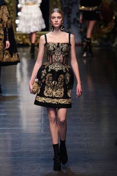 Dolce & Gabbana Autumn/Winter 2012/2013 Fashion Show. Baroque, Lovely Italian Life, 2013 Fashion, Model Walks, Womenswear Fashion, Clothing Inspiration, Milan Italy, Italian Style, London Fashion Week, Autumn Winter