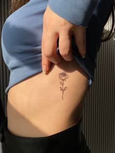 Love Tattoos For Women Words, Different Tattoo Styles For Women, Women’s Small Tattoos, Lineart Tattoo Minimal, Minimalist Tattoo Rose, Womens Small Tattoos, Rose Minimalist Tattoo, Rose Tattoo Minimalist, Minimalistic Rose Tattoo