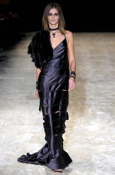 Gucci Label, Tom Ford For Gucci, Carmen Kass, 00s Style, 00s Fashion, Woman Dresses, Model Aesthetic