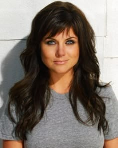 Tiffani Thiessen and Elisabeth Rohm Issue Nationwide Kindness Challenge - MomTrends Long Hair With Bangs, Hair Envy, Grunge Hair, Hair Today, Layered Haircuts, Layered Hair, Hair Cut