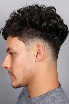 Blowout Haircut, Fade Haircut Styles, Trendy We Fryzurach, Curly Hair Fade, Low Fade Haircut, Tapered Hair, Taper Fade Haircut, Mens Hairstyles Medium