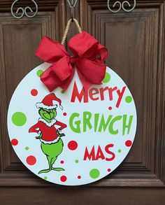 a door hanger that says merry grinch mas