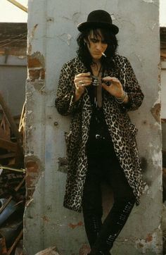 Izzy Stradlin... Guns n Roses Glam Rock Aesthetic, 80s Glam Rock, Izzy Stradlin, Glam Rock Style, Rock Aesthetic, Rockstar Aesthetic, Duff Mckagan, Teddy Boys