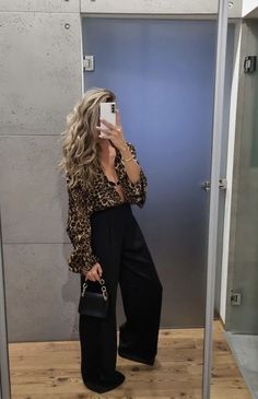 Spring Soiree Party Outfit, Office Birthday Outfit, Elegant And Chic Outfits, 50th Bday Outfits For Women, Outfit Soiree Simple, Outfit For Theater Night, Leopard Print Shirt Outfit, Event Outfits For Women, Casual Lunch Date Outfit