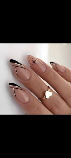 Simple Nail Art Designs Classy Glitter, Oval Shaped Acrylic Nails Design, Simple Gold Nail Designs, Elegante Nails Classy, Elegant Nails Gold, Chic Nail Designs Classy, Elegant Acrylic Nails Classy, Pretty Nail Art Designs Classy, Black Bridal Nails