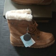 New With Box And Tags Lamo Boot. Lace Up-Fur Lined All The Way Through. Box Was Damaged During Shipping. Winter Rain, All The Way, Rain Boots, The Way, Size 10, Lace Up, Women Shoes, Tags, Boots