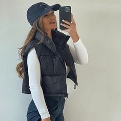 High Neck Cropped Puffer Vest - Elise Stories Cropped Waistcoat, Winter Warm Outfits, Puffer Vest Outfit, Sleeveless Puffer, Puff Vest, Chique Outfits, Neue Outfits, Vest Outfits