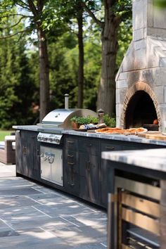 backyard kitchen with a pizza oven Outdoor Kitchen Pizza Oven, Grill Stations, Backyard Kitchen Ideas, Rustic Pizza, Backyard Pizza Oven, Bbq Cookout, Grill Outdoor, Oven Design, Build Outdoor Kitchen