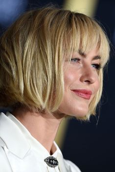 Film Burlesque, Shorter Hairstyles, Ombre Wavy Hair, Julianne Hough Hair, 15 Hairstyles, Angled Bob Haircuts, Angled Bob Hairstyles, Wavy Bob Hairstyles, Medium Bob Hairstyles