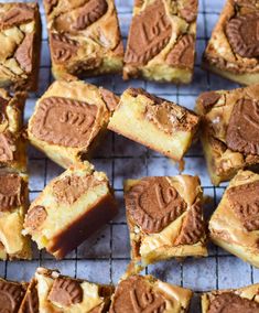 there are many pieces of dessert on the cooling rack