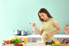 15 Of The Best Foods To Eat While Pregnant – Kayla Itsines Food During Pregnancy, A Pregnant Woman, Pregnancy Cravings, Pregnancy Nutrition, Mang Thai, Kayla Itsines, Pregnancy Months, Pregnant Diet, Nutrient Rich Foods