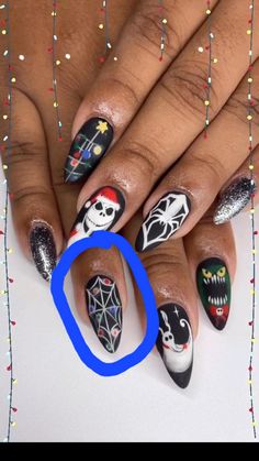 Christmas Nails Nightmare Before, Zero Nail Art, Nightmare Before Christmas Nails Simple, Nightmare Before Christmas Nails Xmas, Jack Skellington Christmas Nails, The Nightmare Before Christmas Nails, Nightmare Before Christmas Nail Art, Mom Nails