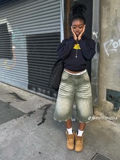 Women Timbs Outfit, Timbs Outfits Women Summer, Summer Timberland Outfits, Skirt Streetwear Outfit, 90s Fashion Timberlands, Jorts Outfit Women’s Streetwear, Jorts Timberlands, Timbs Outfits Women, Timbs Outfits