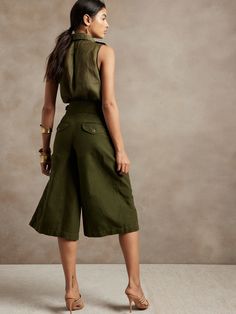 Explorer Culottes | Banana Republic Classic Outfits For Black Women, Gauchos Pants Outfit, Culottes Shorts Outfit, Wide Leg Shorts Outfit, Wide Leg Capri Outfit, Culottes Outfit Work, Grown Woman Outfits Summer, Safari Style Fashion, Culottes Outfit