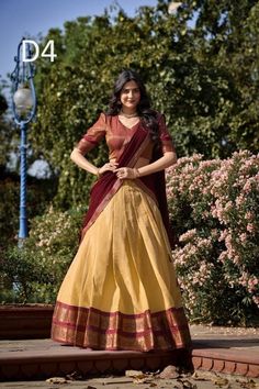 Kerala Dhavani Set, genähtes Oberteil mit Futter + genähter Rock mit Futter + Dupatta.Traditionelle Mädchenkleidung Onam Vishu Dieser Davanai Stoff ist ideal für ein Alter von 12 - 40 Jahre Verpackungsdetails: Ein Artikel mit 3 Teilen, Material (Rock, Shall & Bluse) 1.Rock - genäht 2. Soll - 3. Bluse - genäht Zum Zeitpunkt der Bestellung werden wir Ihnen Maßtabelle zur Verfügung stellen. Je nach den vom Käufer angegebenen Maßen, werden wir die Bluse mit separatem Futterstoff nähen. Es dauert mindestens 10 Tage für den Versand. Es ist das am meisten bevorzugte Outfit für Feiern und günstige Tage. Wird immer unangetastet in der Modewelt bleiben. Getragen zu festlichen Anlässen , Party, Heirat Anlässe. Bitte geben Sie beim Check-out Ihre Telefonnummer für einen einfachen Versand an MEHR AUS U Kanchipuram Lehenga, Lehenga Poses, Traditional Half Saree, Marriage Outfit, Fashion Lehenga, Silk Half Saree, Zip Stitching, Onam Outfits