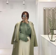 Green Coat Outfit, Green Outfits For Women, Outfit Korean, Green Outfit, Green Coat, Colourful Outfits, Kpop Outfits, Green Aesthetic