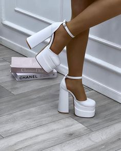 Pretty Heels, Fancy Heels, Stile Hijab, Fashion Shoes Heels, Cute Shoes Heels, Shoes Heels Classy, White High Heels, Heels Classy, Fancy Shoes