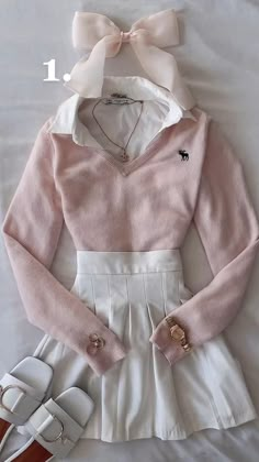 Women’s outfit displayed on the bed. 
A white tennis skirt, a white shirt layered with a pink jumper Gaun Tulle, Mode Inspo, Pink Outfits, Really Cute Outfits, Girly Outfits