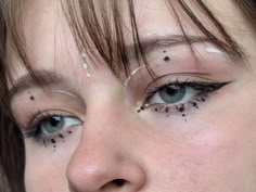 Black Dot Eyeliner, Black And White Rave Makeup, Eye Makeup Dots Eyeliner, White And Black Eye Makeup, Dots Under Eyes Makeup, Dotted Eyeliner Looks, Eye Makeup Dots, Eyeliner Dots Makeup, Polka Dot Makeup