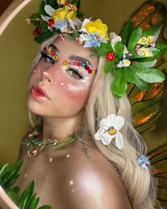 Fairy makeup, cut crease flowers, ombré lip, flower crown Face Art Makeup Halloween, Spring Fantasy Makeup, Fantasy Makeup Fairies, Fairy Sfx Makeup, Earthy Fairy Costume, Flower Queen Costume, Fairy Glam Makeup, Floral Halloween Costume, Flower Halloween Makeup