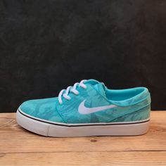 Brand New Nike Stefan Janoski Gs Polarized Blue Kids Size 5.5y / Women’s Size 7 *Please Note* These Are Kids Shoes Converted To A Women’s Size For This Listing. 7459, I Nike Air Max Verona, Nike Air Jordan Mid, Nike Stefan Janoski, Nike Air Flight, Nike Air Max 2090, Futsal Shoes, Nike Sb Zoom, Nike High Tops, Nike Airforce 1