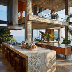 76 Kitchens where Concrete Cool Meets Tropical Lushness in Brutalist Fashion Tropical Kitchen, Tropical House Design, Brutalist Design, Concrete Home, Dark Home Decor, Kitchen Concepts, Brutalist Architecture, Container House Design