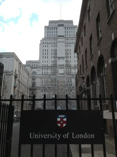 the university of london sign is in front of some buildings