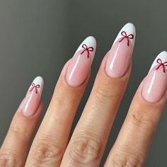 Cute Gel Christmas Nails, Nails Acrylic Designs Christmas, Cute Festive Nails, Cute Subtle Christmas Nails, Gel X Nails Winter, Christmas Simple Nail Ideas, Nails For Xmas, Natural Nails Christmas, Natural Xmas Nails