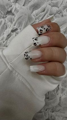 White Background Nails, White Base Nail Design, White Nails With White French Tip, Nails 2024 White, Mail Inspo 2024, White Nail Acrylic, White French Tip Nail Designs, Acrylics French Tip, White Base Nails