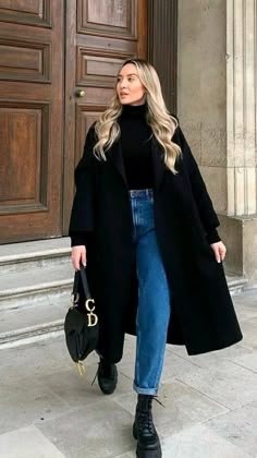 Church Outfit Autumn, Aesthetic Uniform, Latina Christmas, Bestie Hangout, Girlfriend Outfits, Athleisure Aesthetic, Vinter Mode Outfits, Outfits Latina, Fashion Athleisure