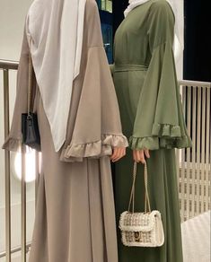 With ruffled sleeves, a flared cut, and pockets included, this classic model can be worn in everyday life and for events Abaya Outfit, Estilo Hijab, Hijabi Fits, Hijab Trends, Modest Fashion Hijab, Muslim Outfits Casual, Abaya Style, Hijabi Fashion Casual, Mode Abaya