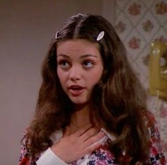 Jackie burkhart mila kunis icons hair hairstyle hair clips ideas inspo that 70s show That 70s Show Outfits, 70s Show Outfits, Jackie That 70s Show, That 70s Show, Work Hairstyles, Blair Waldorf