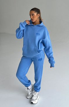 The Archive 6.0 Oversized Hoodie Blueberry. Head online and shop this season's latest styles at White Fox. Express delivery and AfterPay available. Sweat Sets Women, White Fox Tracksuit, Cute Sweat Sets, Sweat Set Outfits Women, Matching Sweatsuit Outfits, Blue Sweat Set, Sweatpants Set Outfit, Comfort Clothing, Cute Sweats