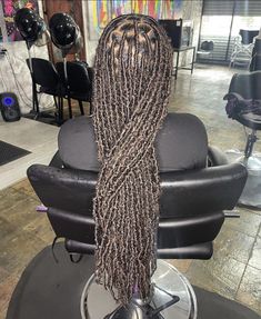 Soft Locs With Color In The Back, Disstresed Locs Hairstyles, Dark Brown Soft Locs, 28 Inch Soft Locs, Small Faux Locs Long, Soft Locs Hairstyles For Women, Long Soft Locs With Color, Bun Heatless Curls, Small Soft Locs