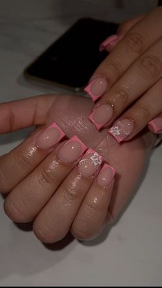 Pink French Tip Nails Square With Design, Short Square Acrylic Nails Y2k, French Tip With Small Design, Tenerife Nails Ideas, Short Holiday Nails Summer, Biab Nails French, Acrylic Nail Designs French Tip Ideas, Short Square Acrylic Nails French Tips, Florida Nails Designs