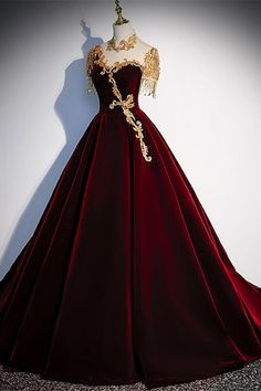 Fantasy Dresses, Royal Dresses, Beaded Prom Dress, Fantasy Gowns, Pretty Prom Dresses, Fairytale Dress, Fantasy Dress, Prom Dresses Short, Fancy Dresses