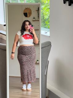 leopard print midi skirt, leopard print skirt, leopard print maxi skirt, mesh skirt, patterned skirt outfit, leopard print outfit, midsize outfit, midsize fashion inspo, midsize ootd, pull and bear baby tee, baby tee outfit, cropped tshirt outfit, summer outfit, summer outfit inspo, summer ootd Midsized Skirt, Leopard Print Long Skirt Outfit, Vacay Outfits Plus Size, Leopard Print Midi Skirt Outfit, Print Midi Skirt Outfit, Patterned Skirt Outfit, Printed Long Skirt Outfits, Printed Midi Skirt Outfit, Midsize Ootd