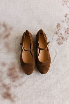 Mary-jane Natural Cigaro Brown Velvet Leather Shoes Retro - Etsy Style Ballet Flats, Brown Mary Janes, Deep Autumn, Shoes Retro, Retro Baby, Womens Mary Janes, Brown Flats, Brown Velvet, Wardrobe Inspiration