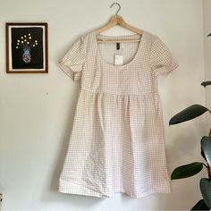 Nwt! Tan And White Gingham Babydoll Dress With Scoop Neck From H&M Divided. Size Medium. #H&M #Divided #Gingham #Ginghamdress #Babydolldress #Smockdress #Browngingham #Madewell #Everlane #Abercrombieandfitch #Asos Cute Beige Cotton Mini Dress, White Cotton Mini Plaid Dress, White Cotton Plaid Mini Dress, White Cotton Mini Length Plaid Dress, Cotton Mini Dress With Short Sleeves For Picnic, Cute Short Sleeve Cotton Plaid Dress, Cute Short Sleeve Plaid Cotton Dress, H&m Casual Cream Dress, Casual Cream H&m Dress