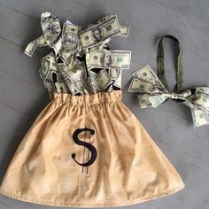 a dress made out of dollar bills with the letter s on it