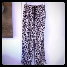 Nwot Inseam 32’ Waist 36’ Before Stretch Super Cute Bundle & Save 20% Save On Shipping Cost Y2k Shoes 2000s, Victorious Outfits, Zebra Print Pants, Y2k Stuff, Thrifted Outfit, Silly Shirt, 2000s Clothes, Cute Pjs, Dream Fashion