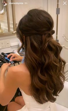 Bridal Hair Down, Long Hair Ponytail, Simple Prom Hair, Bridesmaid Hair Makeup, Quince Hairstyles, Trendy Hairstyle, Prom Hairstyles For Long Hair