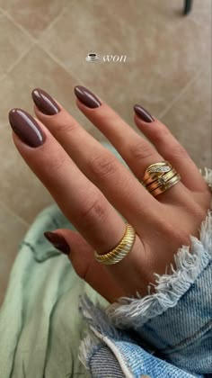 All Black Nails Gel Autumn Nails Fall, Nail Inspo 2023 Autumn, Oval Nails Dark Colors, Simple Fall Nails Oval Shape, Casual Fall Sunday Outfit, Fall Nails 2023 Round, Fall/winter Nails Almond, Gel Nails Autumn 2023, Fall 2023 Nails Almond